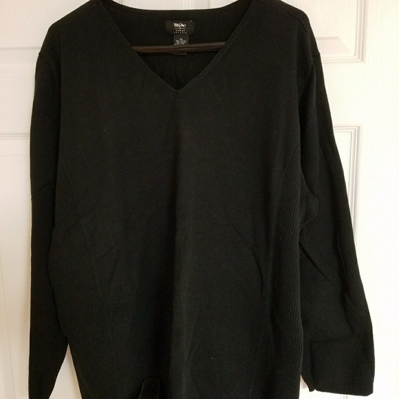 Sweater - Picture 1 of 3